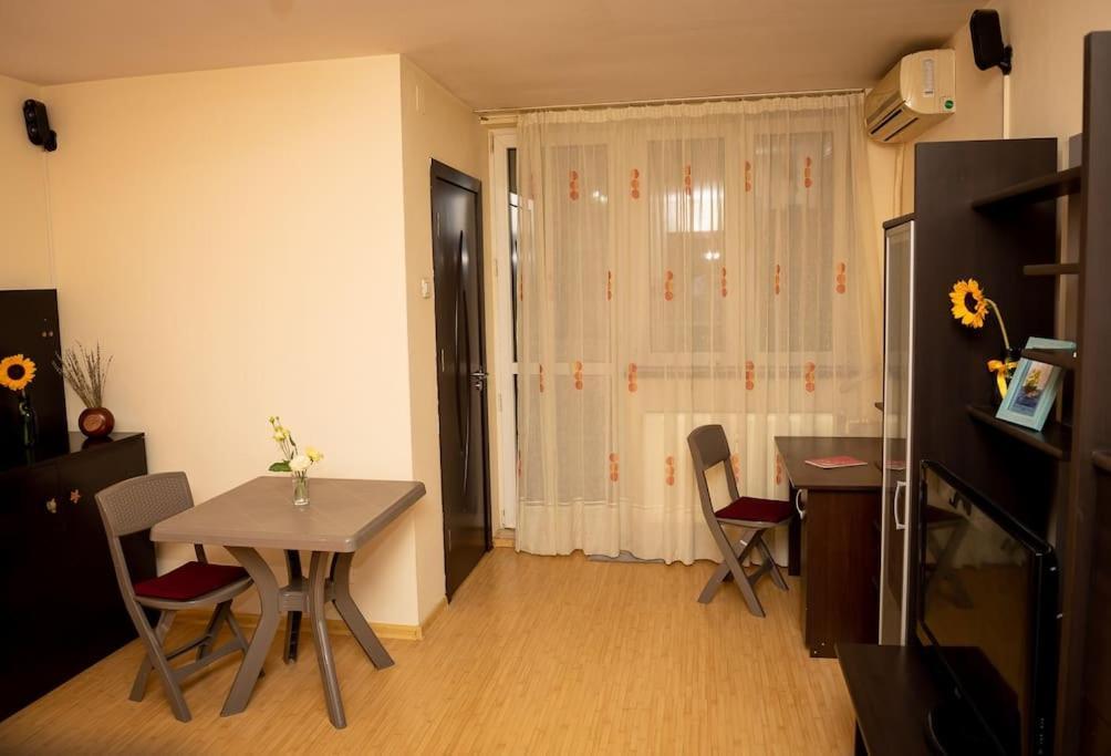 Garsoniera Linistita Zona Vitan Bukarest Exterior foto